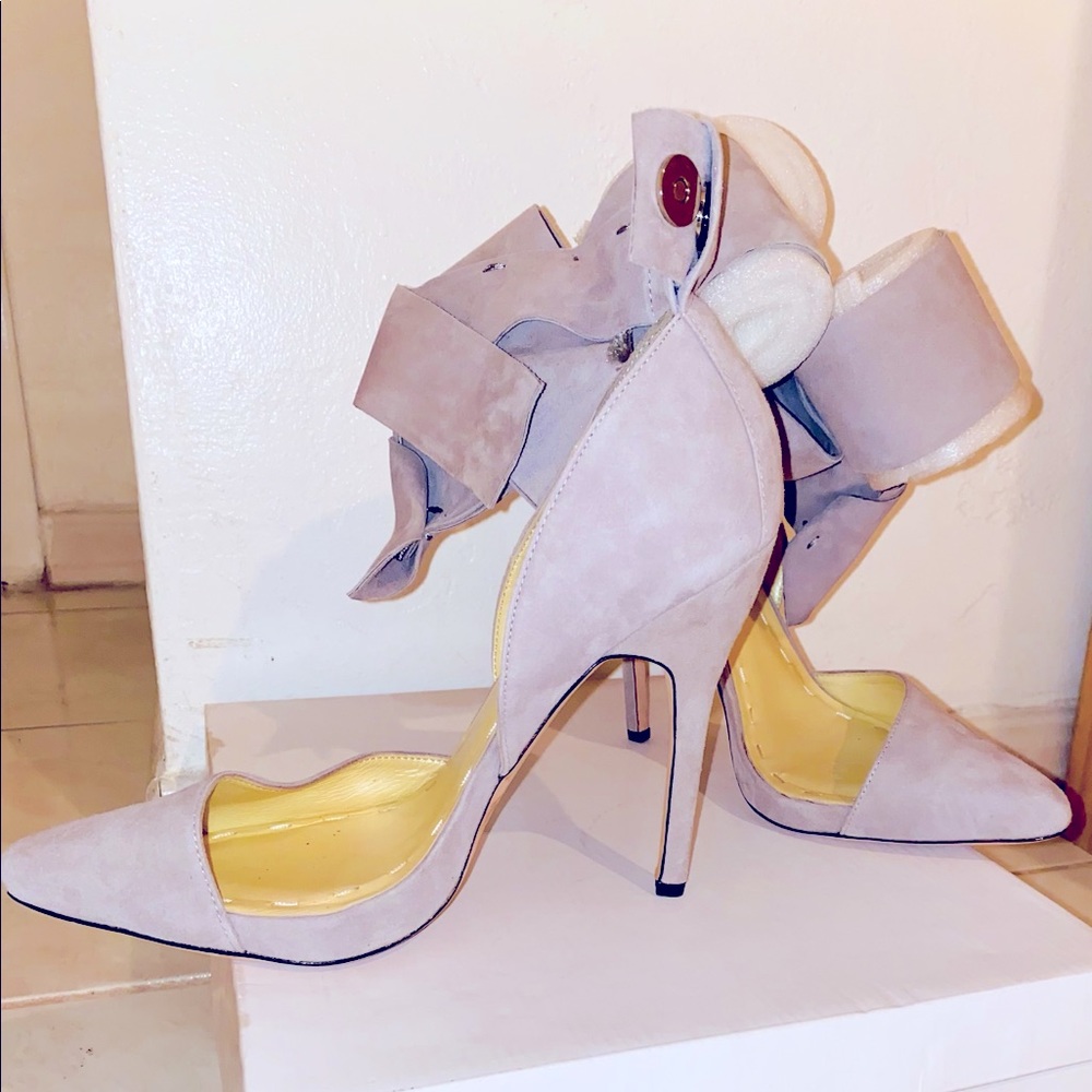 Gray Detailed Bow Pumps